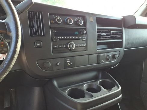 Used 2015 Chevrolet Express 2500 RWD image 18