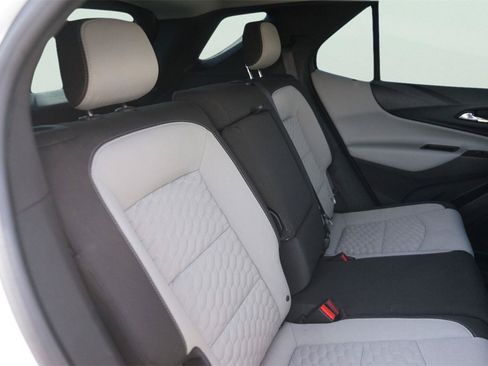 Used 2019 Chevrolet Equinox LS FWD image 16