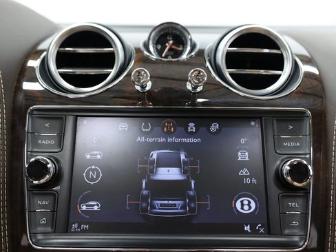 Used 2018 Bentley Bentayga AWD/4WD image 38