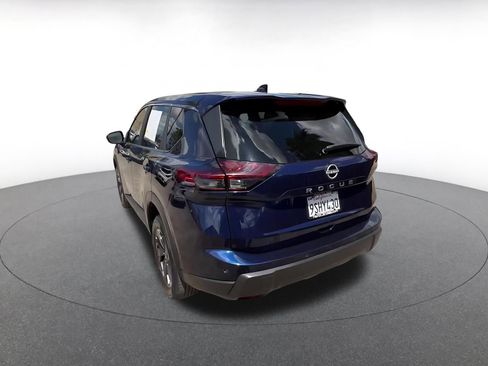 Used 2025 Nissan Rogue SV image 11
