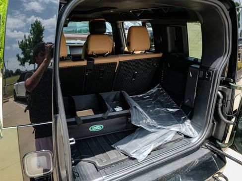 New 2026 Land Rover Defender 110 X-Dynamic SE AWD/4WD image 56