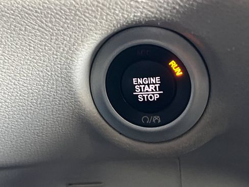 Used 2022 Chrysler Pacifica Touring-L FWD image 23