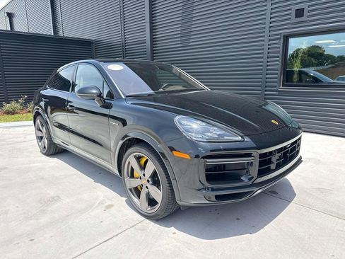 Certified 2023 Porsche Cayenne Turbo S AWD/4WD image 9