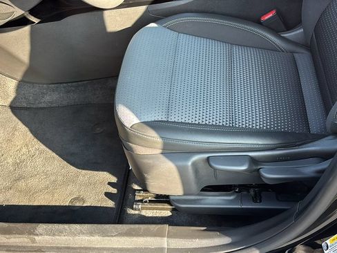 Used 2025 Chevrolet Trax LT FWD image 26