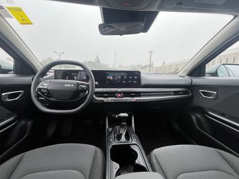 Used 2025 Kia K4 LXS image 32