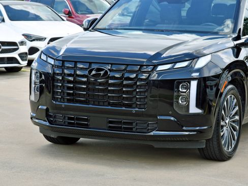 Used 2024 Hyundai Palisade Calligraphy image 3