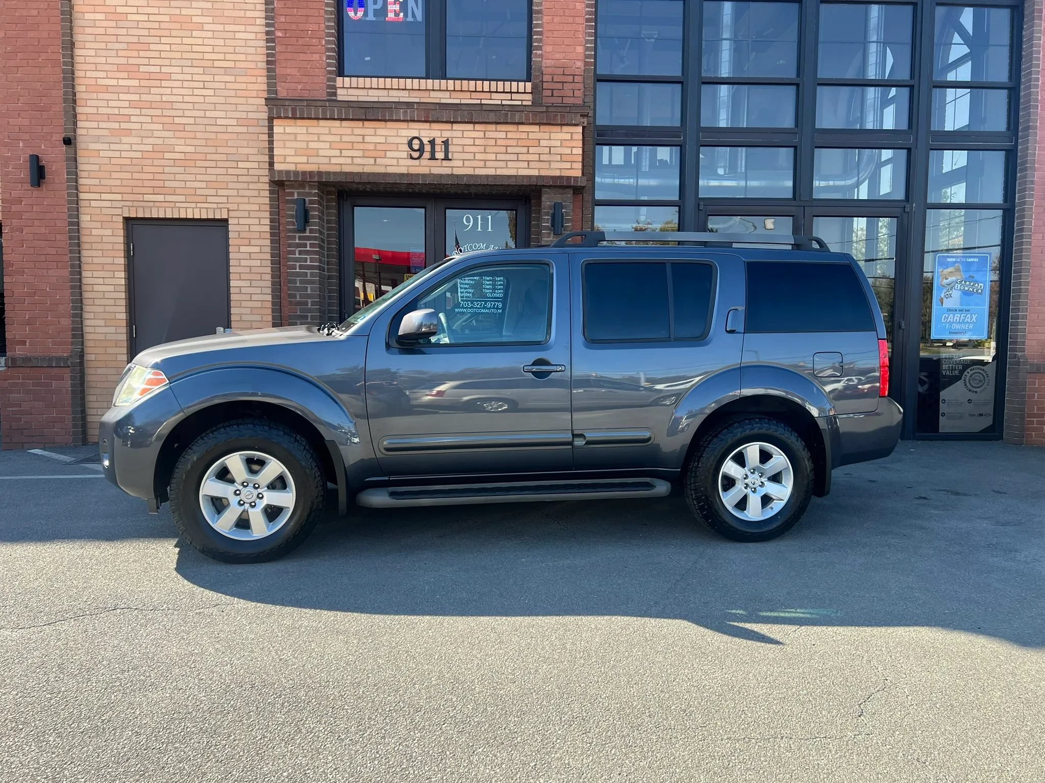 Used 2012 Nissan Pathfinder SV AWD/4WD image 4
