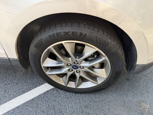 Used 2017 Ford Edge Titanium w/ Equipment Group 302A FWD image 11