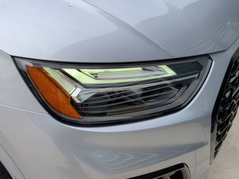 Certified 2025 Audi Q5 2.0T Premium Plus image 9