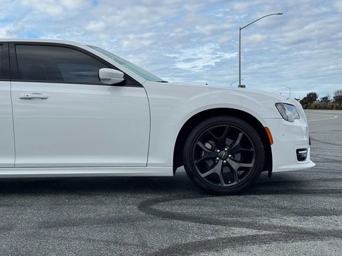 Used 2022 Chrysler 300 Touring L w/ Safetytec Plus Group image 9