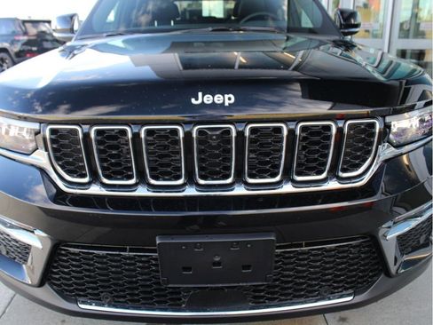 New 2025 Jeep Grand Cherokee Limited w/ Luxury Tech Group II image 2