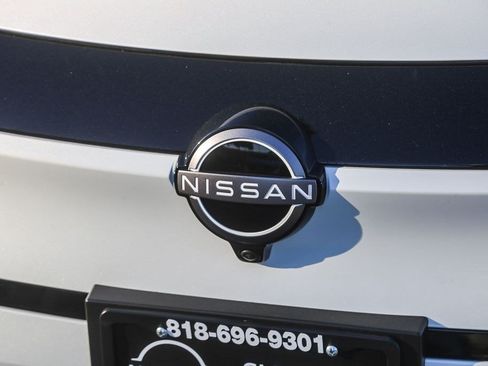 New 2026 Nissan Leaf FWD image 5
