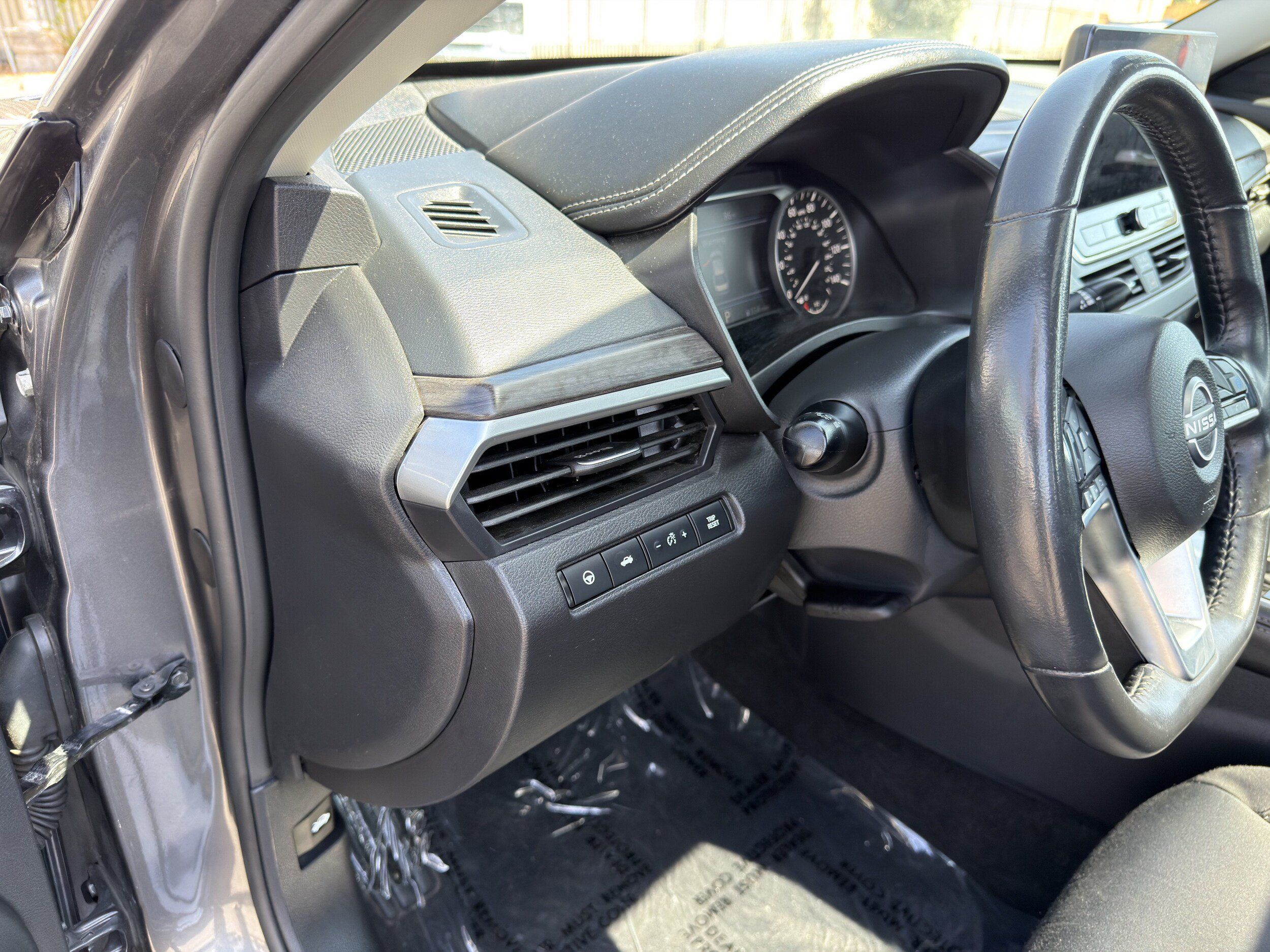 Used 2024 Nissan Altima 2.5 SV w/ SV Premium Package FWD image 25