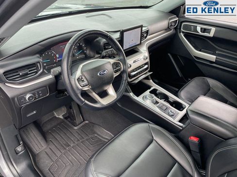 Used 2022 Ford Explorer XLT w/ Equipment Group 202A image 4