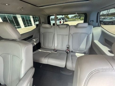 Used 2024 Jeep Wagoneer Series III w/ Premium Group I AWD/4WD image 8
