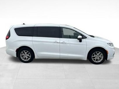 Used 2023 Chrysler Pacifica Touring-L
