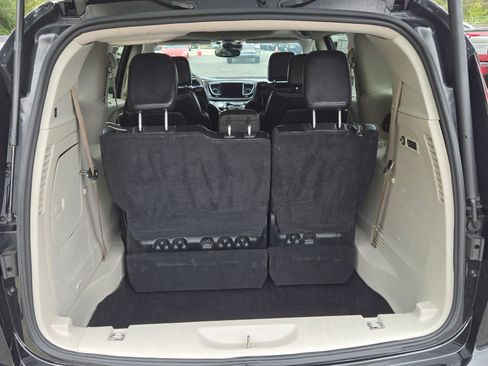Used 2017 Chrysler Pacifica Limited image 10
