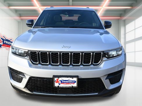 New 2026 Jeep Grand Cherokee Laredo image 5