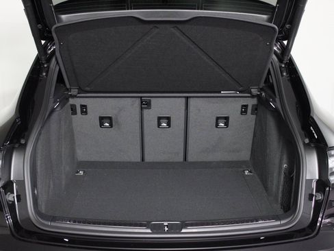 Used 2025 Porsche Macan Turbo image 14