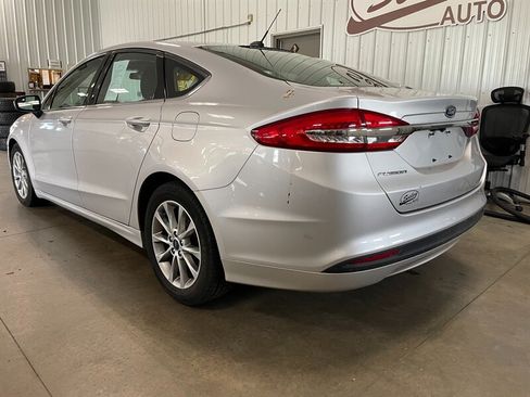 Used 2017 Ford Fusion SE FWD image 6