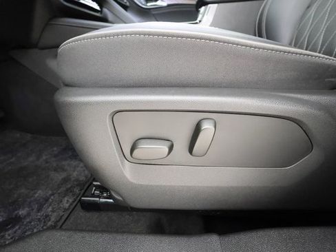 Used 2022 Buick Envision Avenir w/ Technology Package II image 9