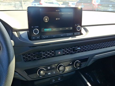 Used 2023 Honda Accord LX image 19