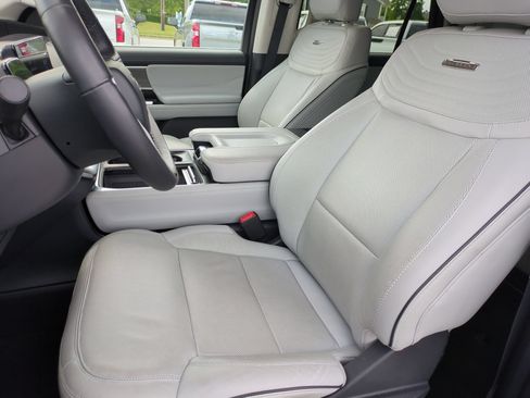 Used 2025 Ford Expedition Platinum w/ Platinum Ultimate Package AWD/4WD image 16