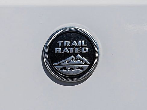 Used 2018 Jeep Wrangler Unlimited Sahara image 16