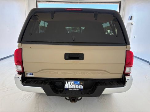Used 2017 Toyota Tacoma TRD Off-Road w/ Tow Package (A/T) AWD/4WD image 21