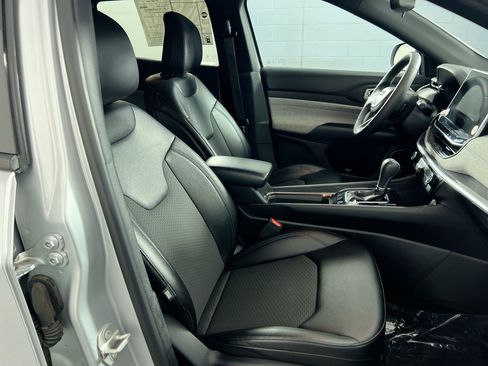 Used 2024 Jeep Compass Latitude image 29