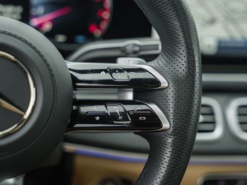 Certified 2025 Mercedes-Benz GLS 450 4MATIC image 32