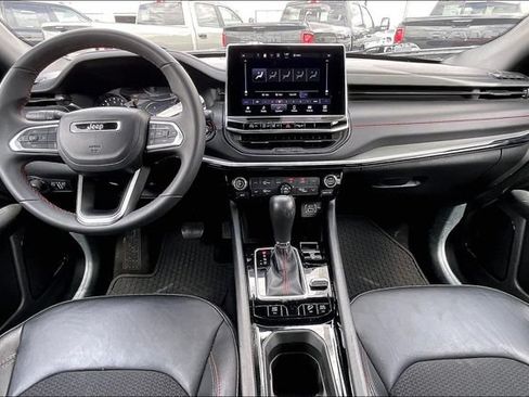 Used 2025 Jeep Compass Trailhawk AWD/4WD image 15