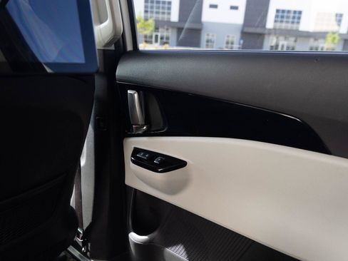 Used 2023 Kia Carnival SX Prestige FWD image 29