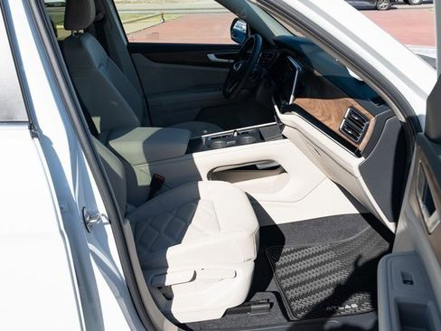 New 2026 Volkswagen Atlas SE image 40