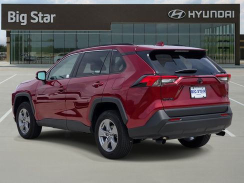 Used 2025 Toyota RAV4 XLE w/ Convenience Package FWD image 3