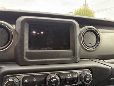 Used 2021 Jeep Wrangler Willys image 18