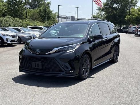 Used 2021 Toyota Sienna XSE w/ XSE Plus Package FWD image 5