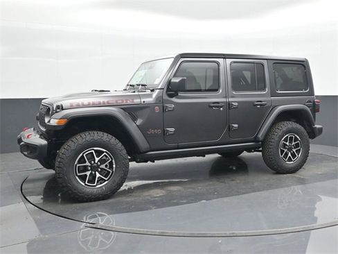 Used 2024 Jeep Wrangler Unlimited Rubicon w/ Technology Group image 8