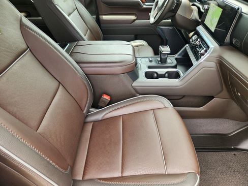 Used 2023 GMC Sierra 1500 Denali w/ Denali Reserve Package AWD/4WD image 12