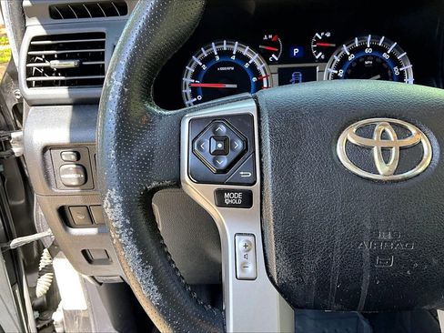 Used 2017 Toyota 4Runner SR5 Premium image 10