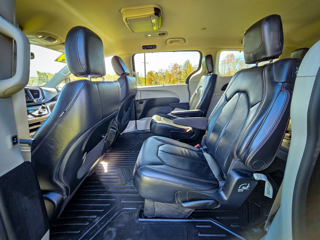 Used 2019 Chrysler Pacifica Touring-L FWD image 31