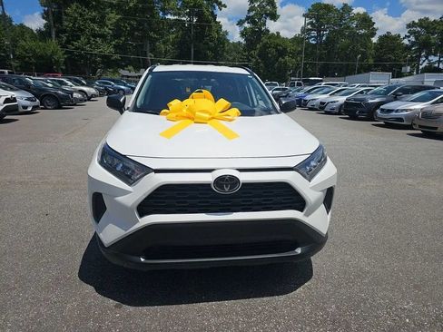 Used 2019 Toyota RAV4 LE FWD image 11