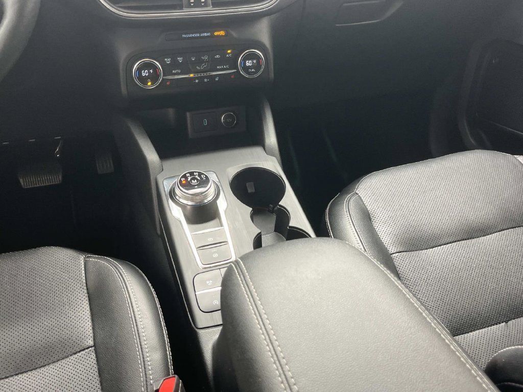 Used 2020 Ford Escape Titanium AWD/4WD image 17