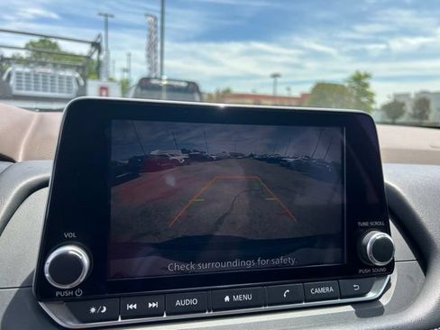 Used 2023 Nissan Rogue SV FWD image 21