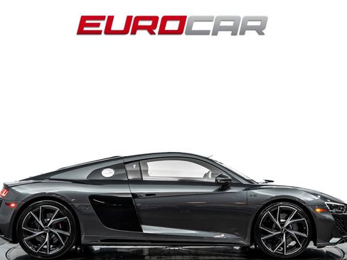 Used 2021 Audi R8 V10 w/ Premium Package RWD image 6