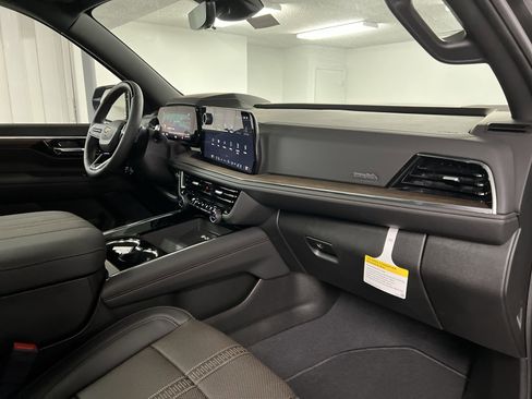 New 2025 Chevrolet Suburban High Country AWD/4WD image 66