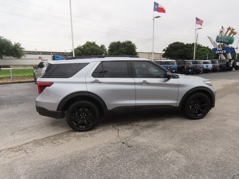 Used 2023 Ford Explorer ST-Line w/ Class IV Trailer Tow Package RWD image 10