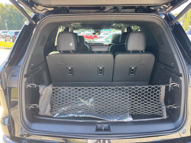 New 2027 Chevrolet Traverse RS w/ LPO, Floor Liner Package FWD image 6