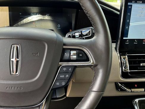 Used 2022 Lincoln Navigator Reserve AWD/4WD image 12