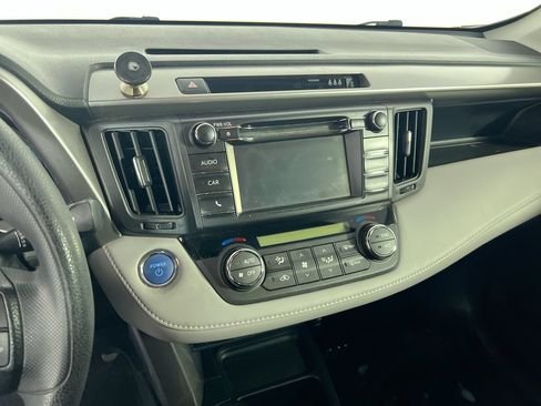 Used 2018 Toyota RAV4 LE w/ Carpet Mat Package AWD/4WD image 20